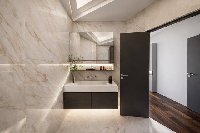 Render White Diamond: Un dialogo misurato tra materia, colore e proporzione costruisce un’atmosfera che invita a restare. Le superfici non sono soltanto decorative: riflettono, assorbono e guidano la luce nelle diverse ore del giorno. È un equilibrio utile quando si desidera un interno elegante ma non fragile o dipendente dalle mode. La luce è stata pensata per non creare riflessi fastidiosi, lasciando ogni superficie percepibile sia di giorno sia dopo il tramonto. Ogni elemento contribuisce a definire l’identità della vista 38 del portfolio White Diamond.
