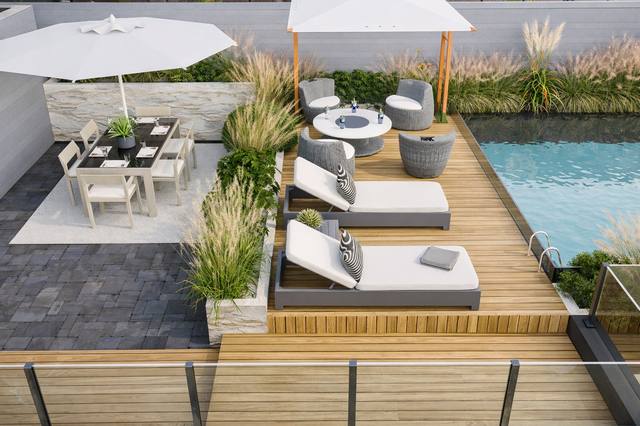 Render White Diamond: Un dialogo misurato tra materia, colore e proporzione costruisce un’atmosfera che invita a restare. Le superfici non sono soltanto decorative: riflettono, assorbono e guidano la luce nelle diverse ore del giorno. È un equilibrio utile quando si desidera un interno elegante ma non fragile o dipendente dalle mode. La luce è stata pensata per non creare riflessi fastidiosi, lasciando ogni superficie percepibile sia di giorno sia dopo il tramonto. Ogni elemento contribuisce a definire l’identità della vista 83 del portfolio White Diamond.