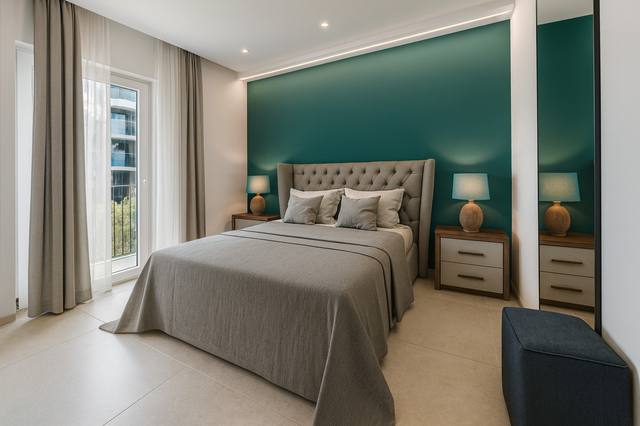 Render White Diamond: La luce radente accarezza le superfici e porta quiete nel cuore dell’ambiente. La scelta di mantenere una base cromatica controllata permette a legno, tessuti e finiture di distinguersi senza creare rumore visivo. In pratica, questa soluzione rende la stanza più facile da vivere, illuminare e completare nel tempo. La composizione permette di riconoscere una funzione principale senza impedire allo spazio di accogliere altri momenti della giornata. Ogni elemento contribuisce a definire l’identità della vista 103 del portfolio White Diamond.